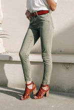 Load image into Gallery viewer, FALSE