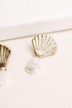 Load image into Gallery viewer, Shell and Pearl Earrings
